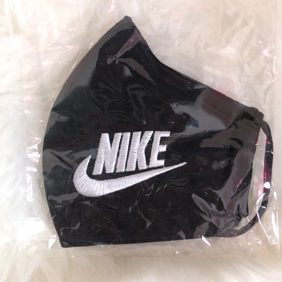 Nike Accessories - Nike Mask.